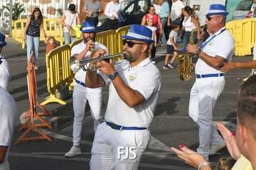 Lomo Magullo abraza la vida con la escultura homenaje a la Traída del Agua/Francisco Javier Santana y TA.